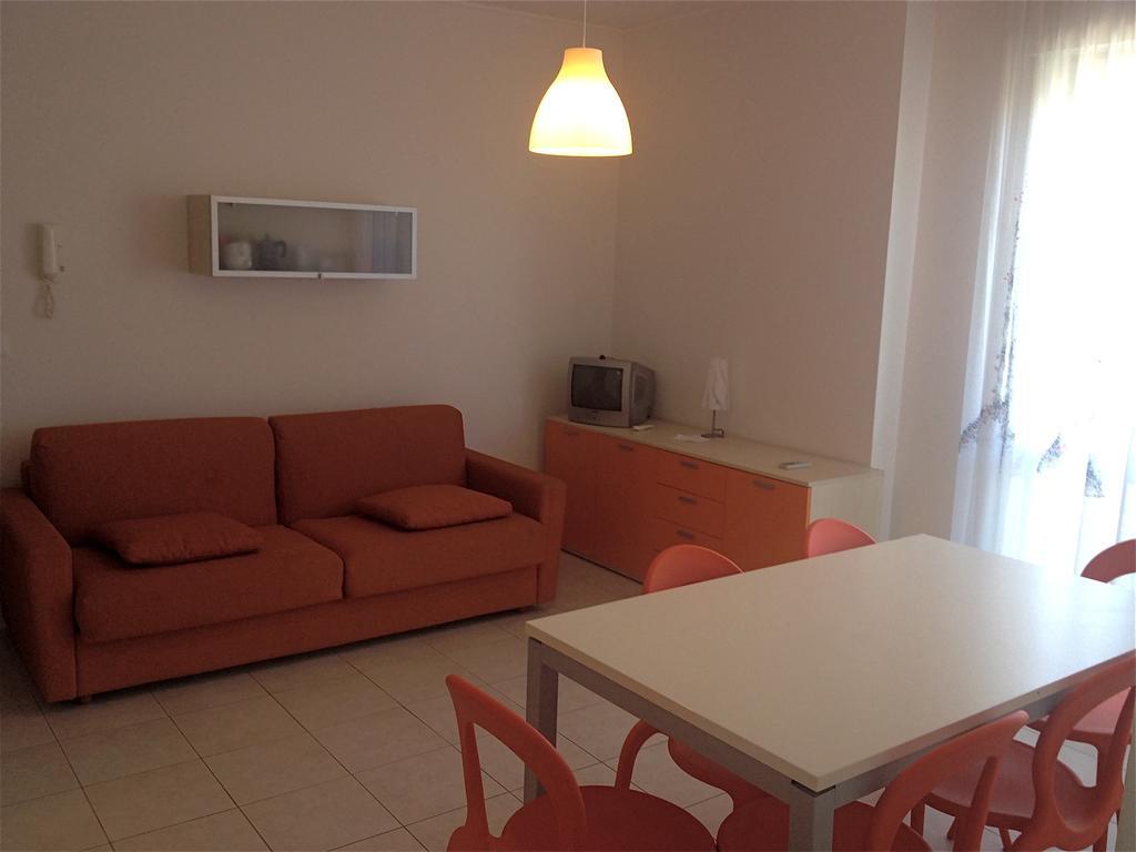Ba- Pineta Residence - Top Position - Lignano Sabbiadoro Rum bild